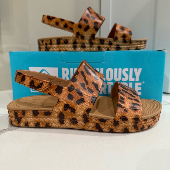Reef Water Vista, NWT Leopard Sandals, Size 8 - Picture 2 of 5